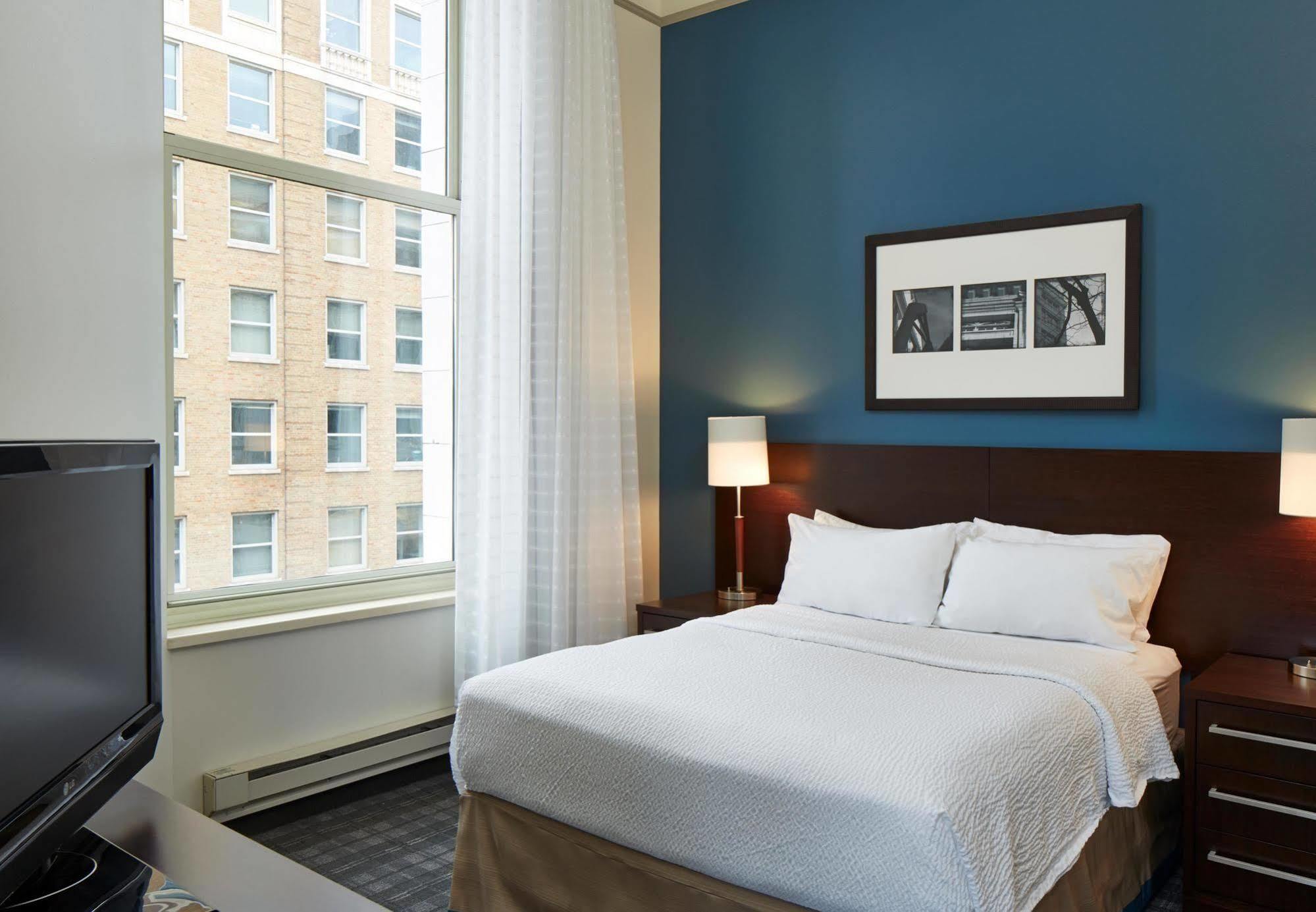 Hotel Downtown 3*