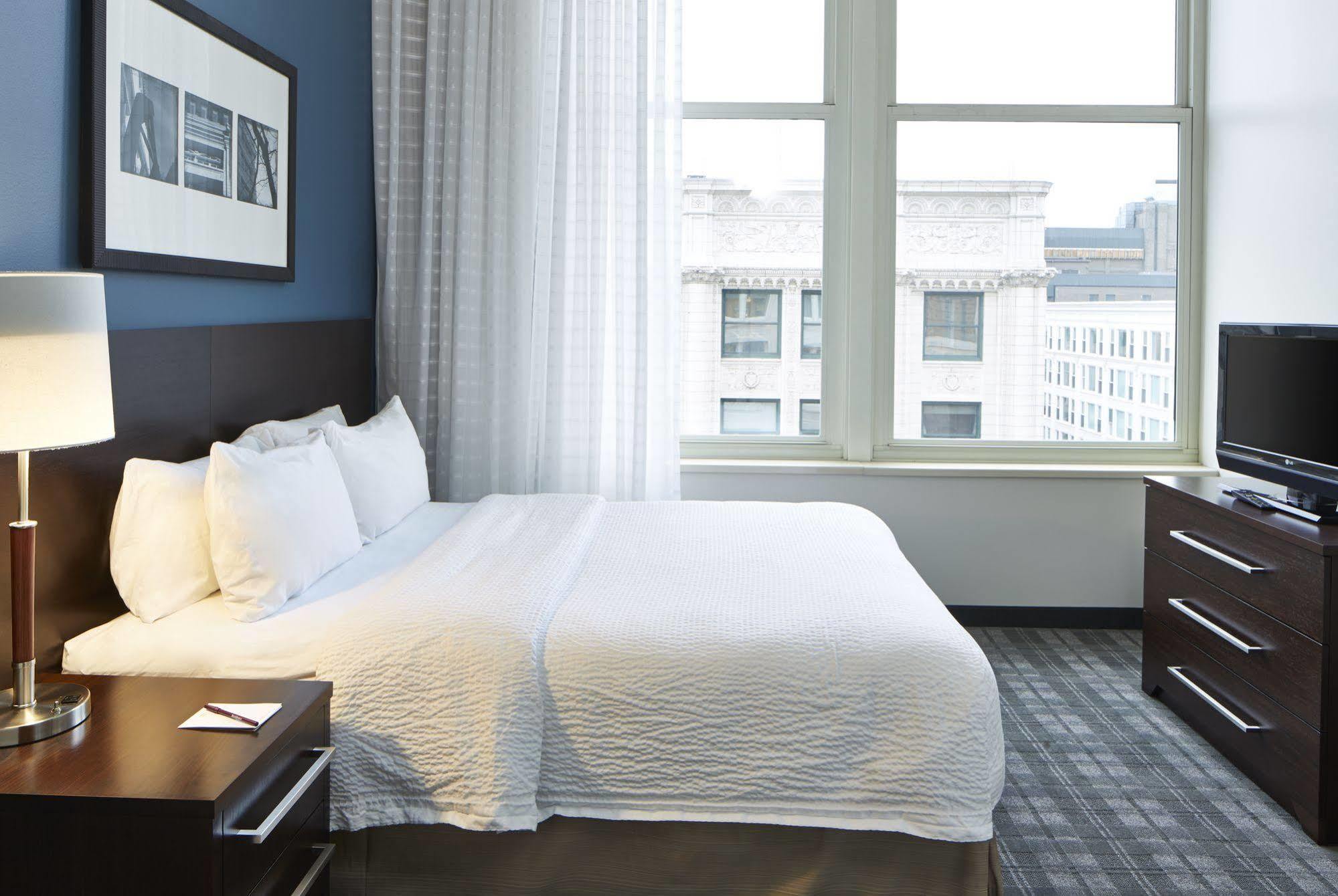 Downtown 3* Milwaukee
